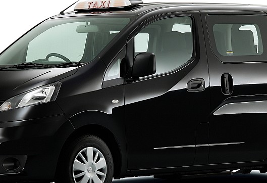 Nissan_NV200_Combi-09