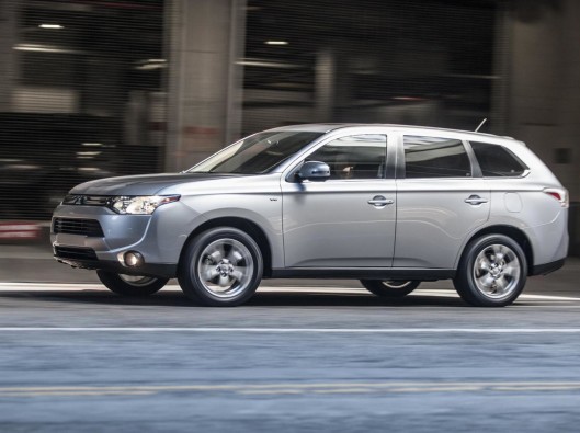 2014-Mitsubishi-Outlander-Image-02-1680 NOLEGGIO A LUNGO TERMINE